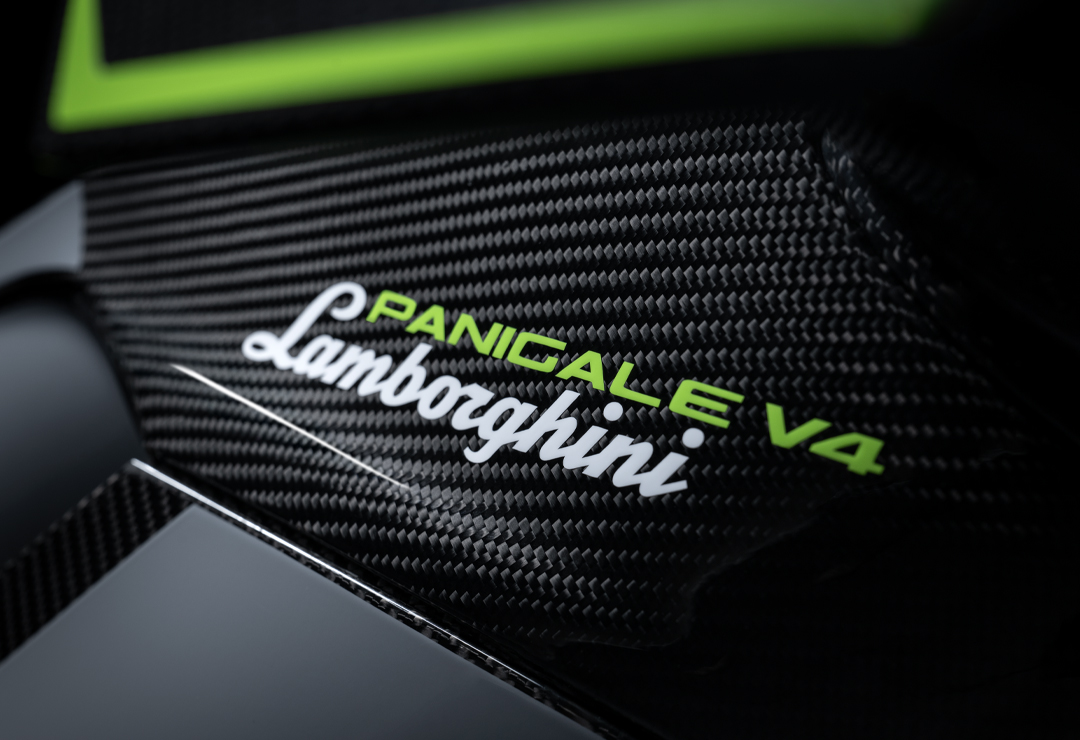 Ducati-Panigale-V4-Lamborghini-MY26-overview-carousel-imgtxt-full-1080×740-01